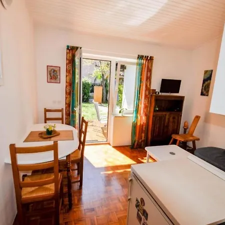 Fuer 4 Personen Ca 40 M In Novigrad, Adriakueste Kroatien Westkueste Von Istrien * Karpinjan